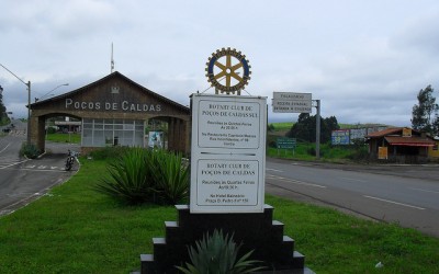 Rotary Clubs de Poços de Caldas e Poços de Caldas-Sul, MG (distrito 4560).