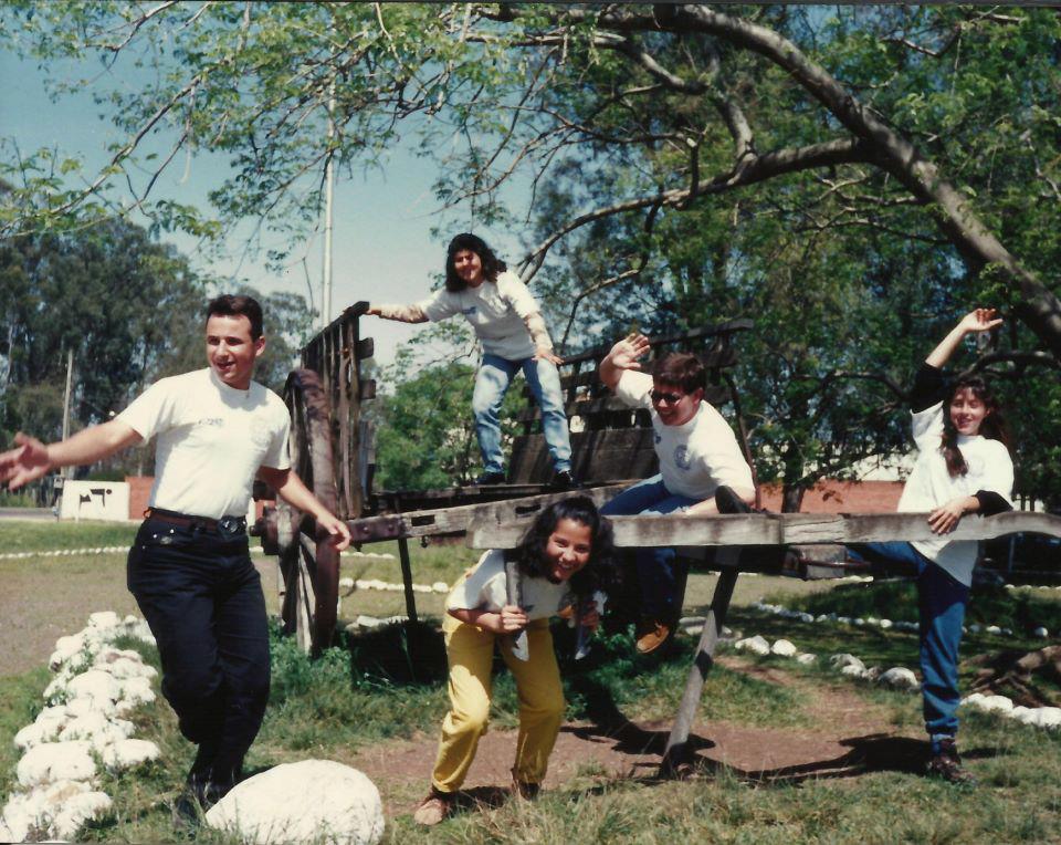 André com os companheiros de Interact (ele é o primeiro à esquerda) em 1992