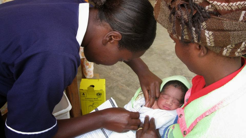 UNS-child-being-immunized