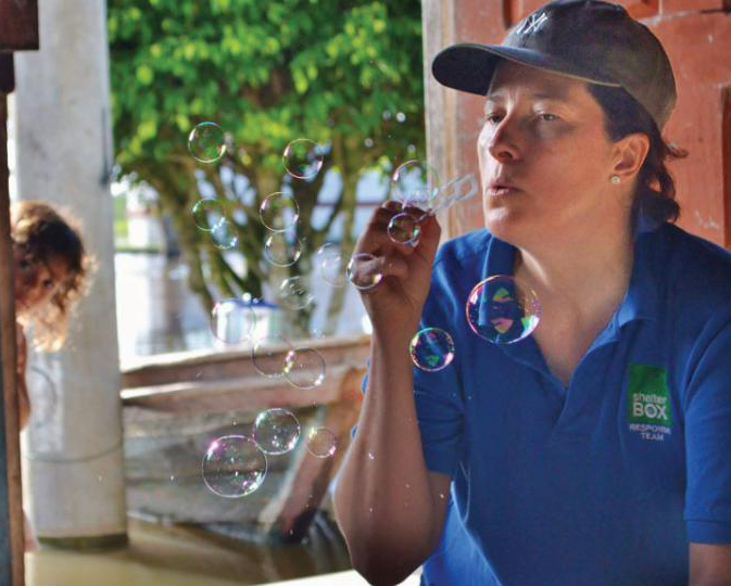 Rotary e Shelterbox ajudam a restaurar senso de normalidade após desastre no Peru