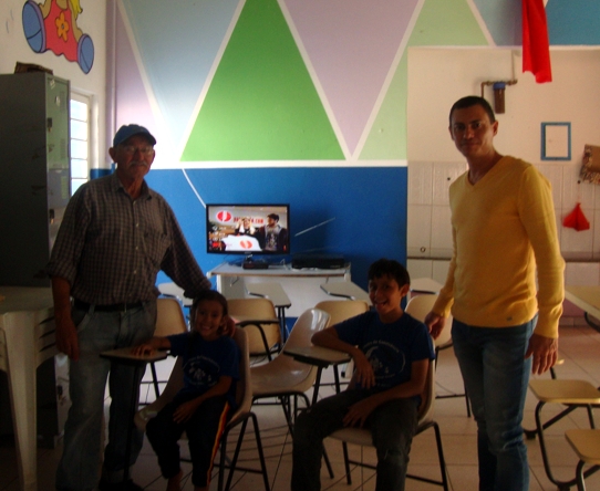 Doação de carteiras escolares