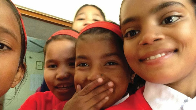 Smartphone documenta Intercâmbio de Grupos de Estudos na Índia