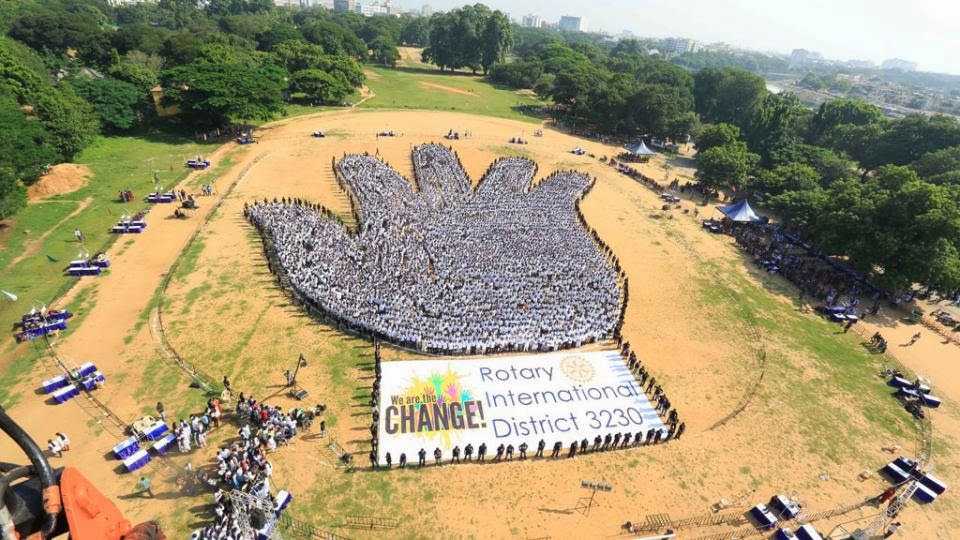 Jovens da Índia e de Uganda organizam conferências presidenciais