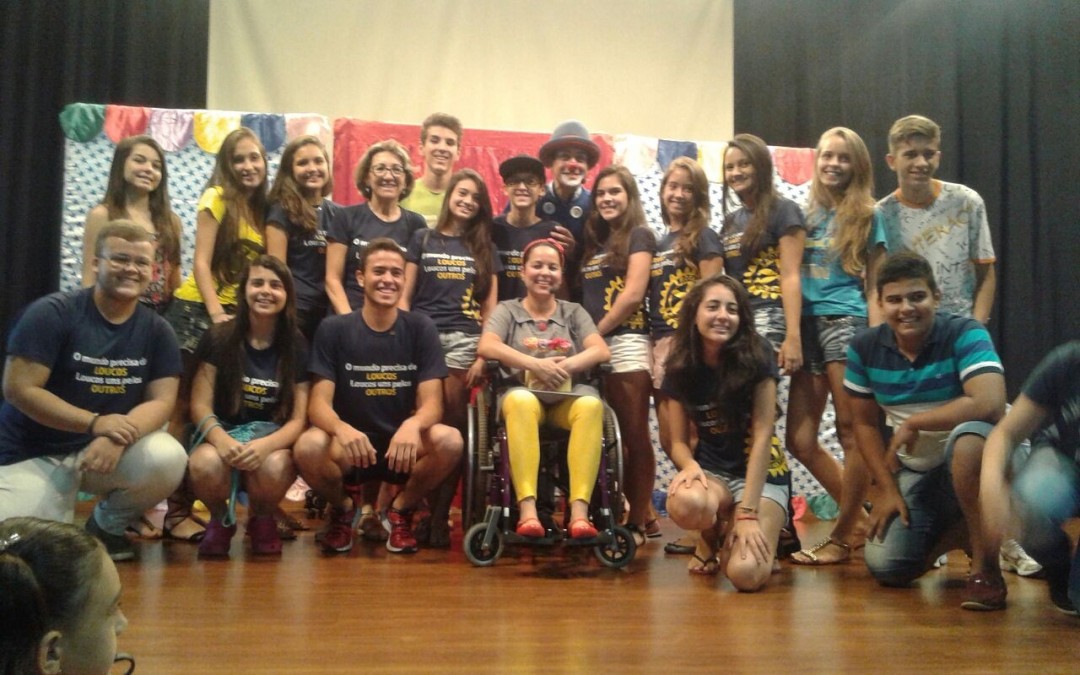 Todo mundo no teatro