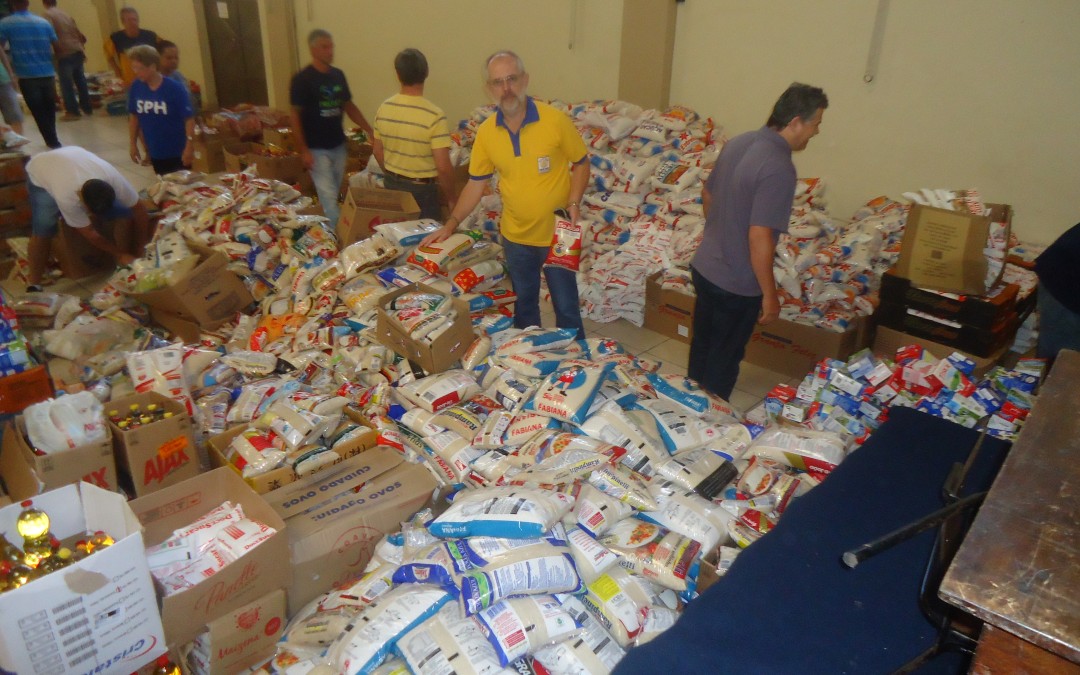 Patinação artística gera doação de alimentos