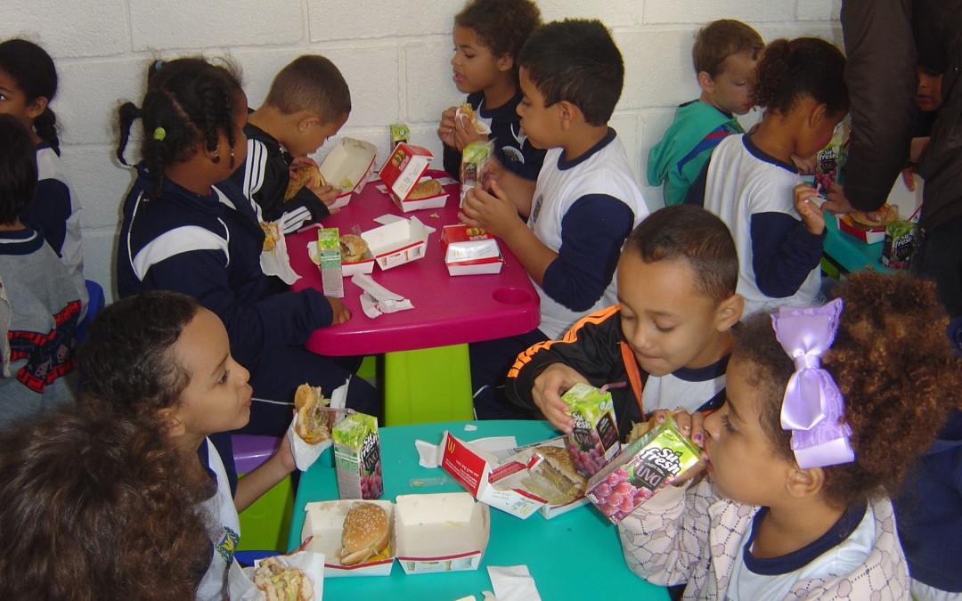 Lanche feliz para a meninada