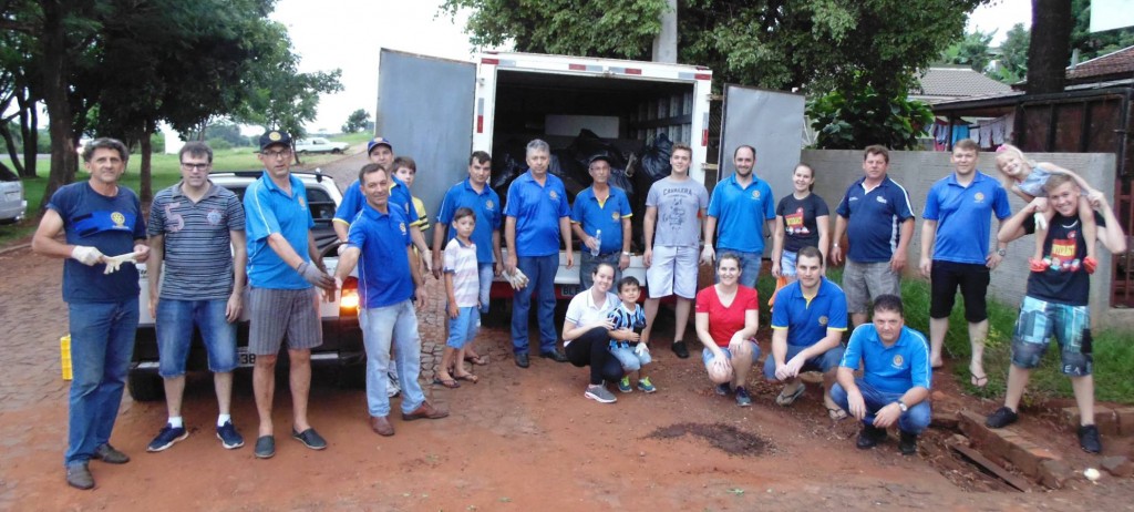 Rotary Club de Planalto realiza limpeza de rodovia contra o proliferação do Aedes aegypti