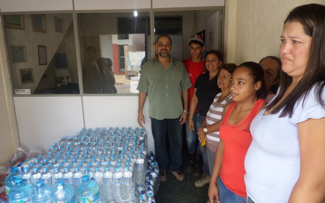 Ajuda aos desabrigados
