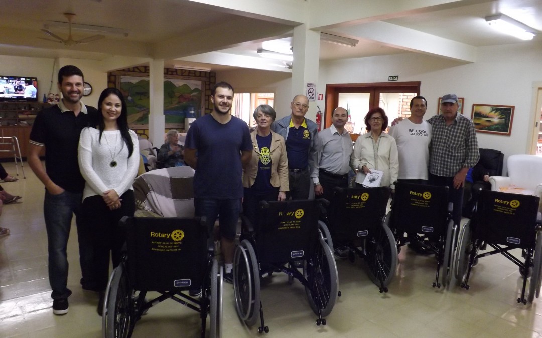 Doação de cadeiras de rodas