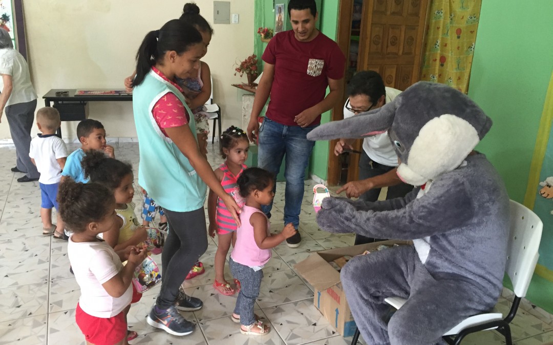 Fazendo a alegria da criançada