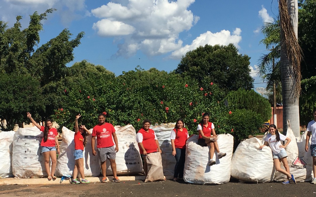 Limpando a cidade, oferecendo alimento