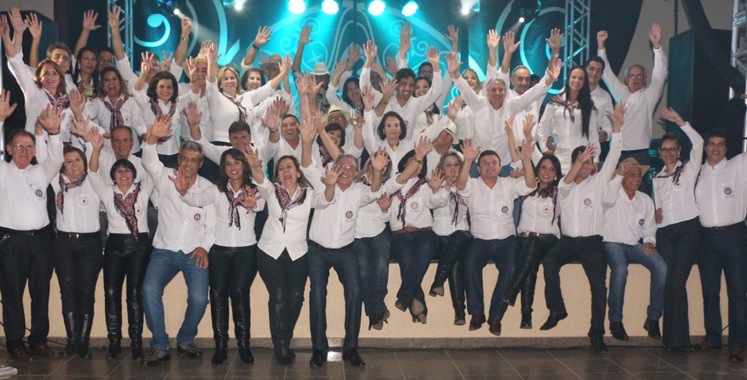 Forrotary em prol de banco de óculos