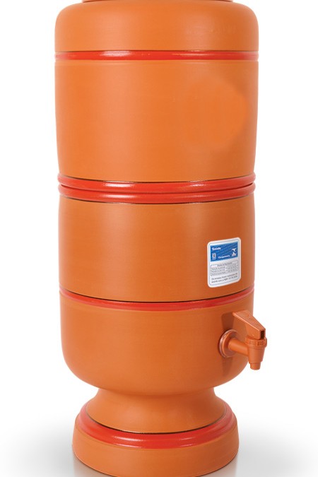 Famílias de Araporã ganham filtros de barro