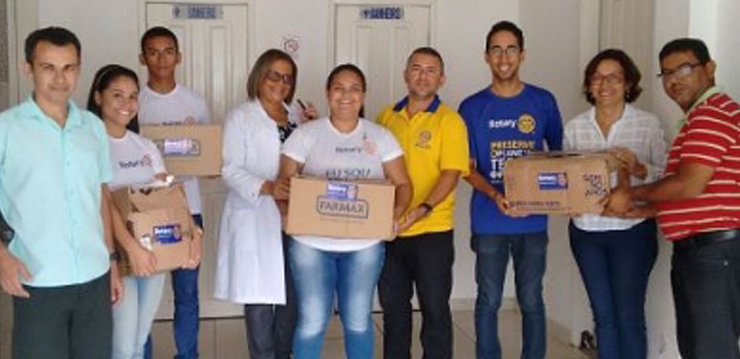 Rotaract faz doações ao Hospital São Vicente de Paulo