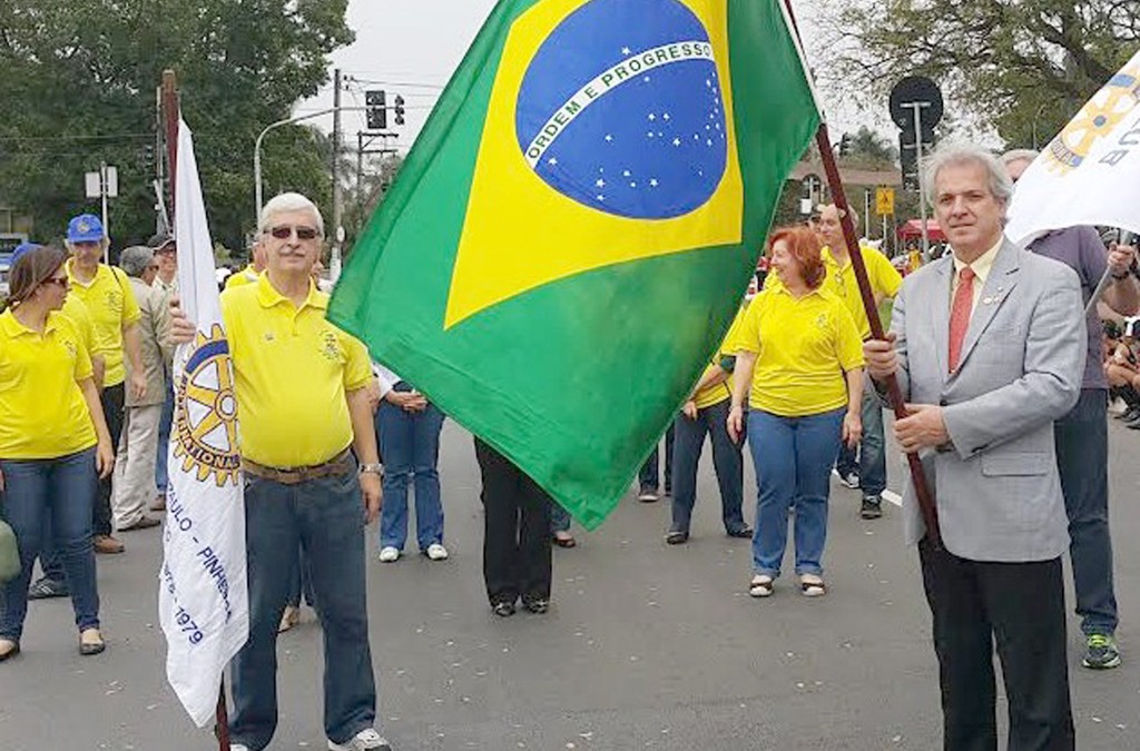 Estimulando o civismo no aniversário do bairro de Pinheiros