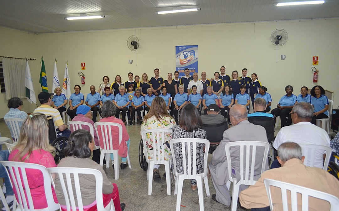 Família Rotária faz visita solidária a um lar de idosos
