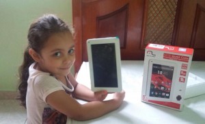 Isaura Helena Accorsi venceu o sorteio do tablet na campanha de doação de brinquedos