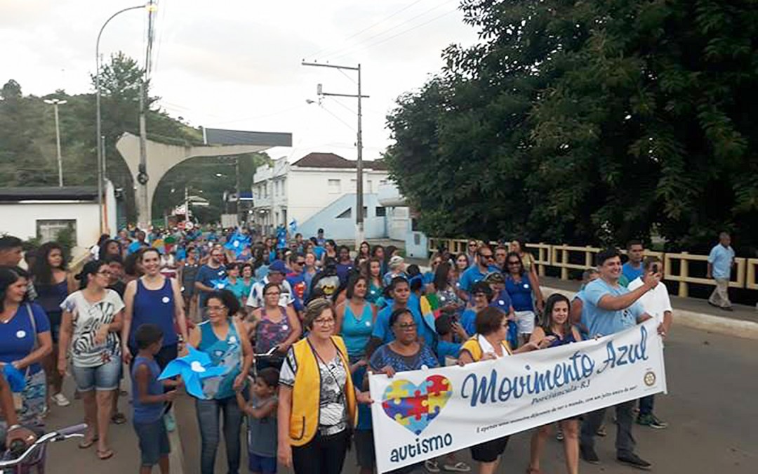 Movimento Azul percorre ruas de Porciúncula