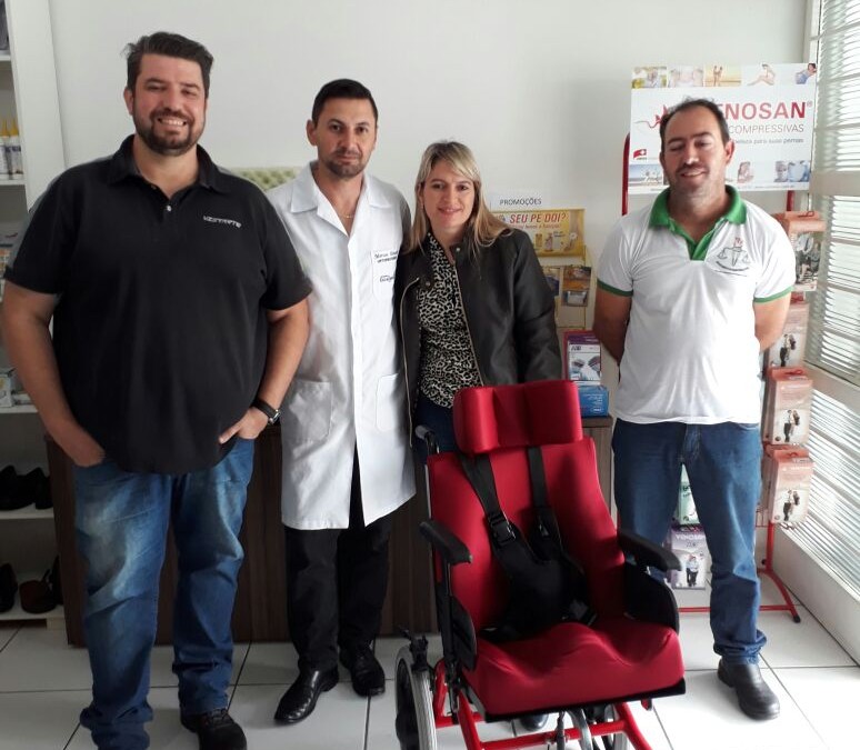Doação de cadeira de rodas especial