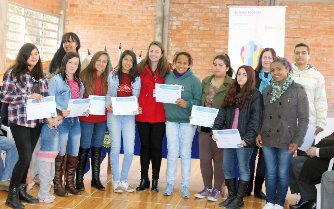 Rotary leva conhecimento digital a duas escolas do município gaúcho de Cachoeirinha