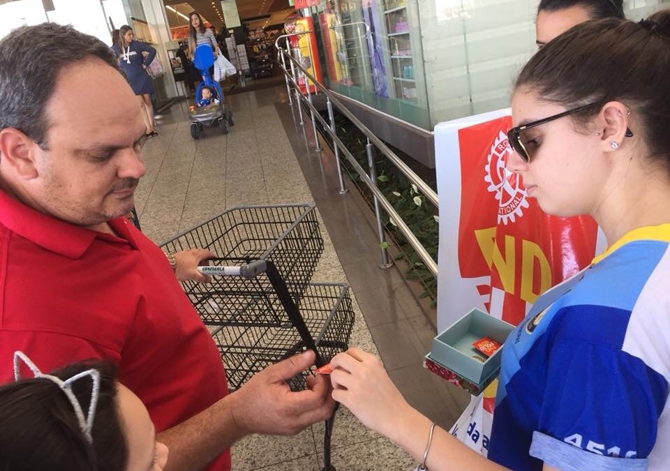 Jovens contra a pólio