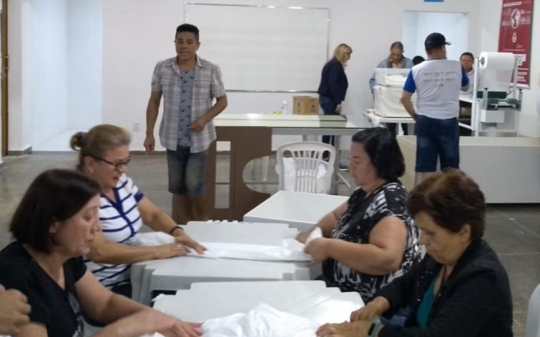 Fabricação de fraldas para doação