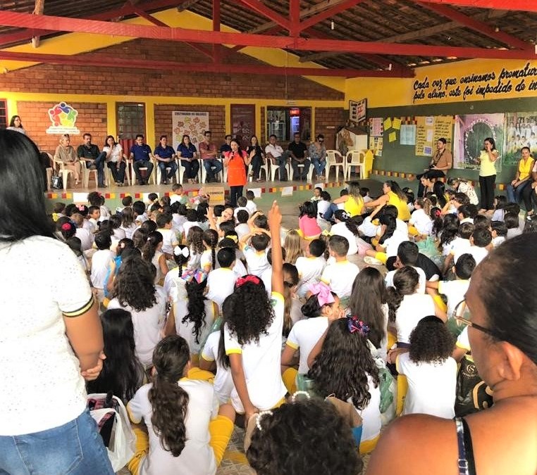 Parceria com escola em projeto beneficente