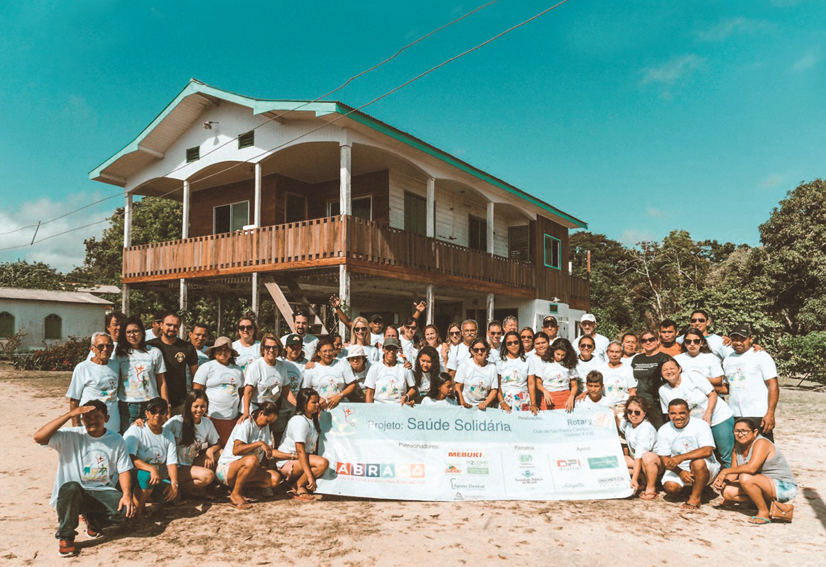 A equipe do Saúde Solidária em 2018. Voluntários vindos das cidades de São Paulo, Belém e Portel oferecem três dias inteiros de atendimentos aos ribeirinhos