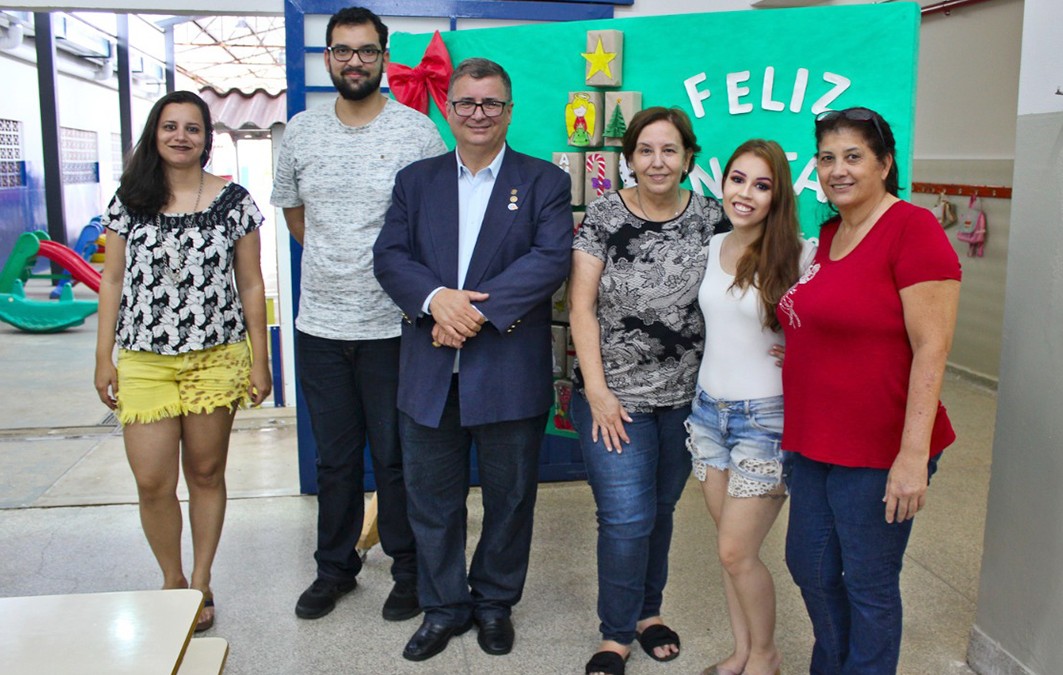 Clube apoia biblioteca comunitária