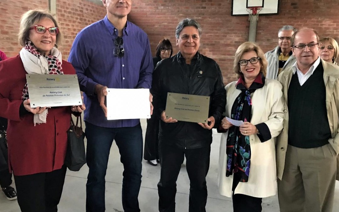 Inaugurando ginásio em Pelotas