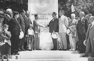 Em 1931, encontramos o Rotary Club de Detroit, EUA, entregando ao Parque de Belle Isle, naquela cidade, um monumento em mármore para homenagear Samuel Francis Smith, autor do hino adoptado pelos norte-americanos durante o século 19.
