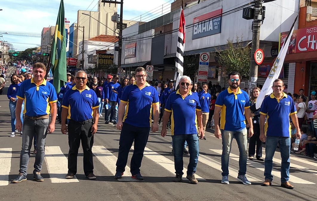 Desfile cívico com a Legião Mirim
