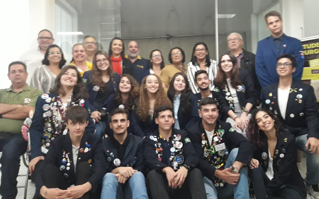 Patrocinando jovens intercambistas