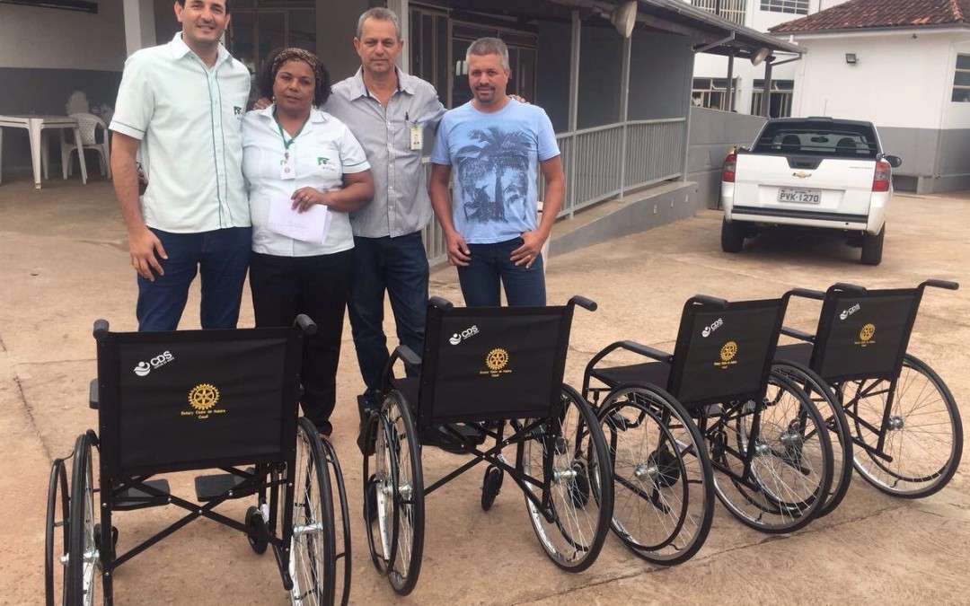 Cadeiras de rodas para o asilo