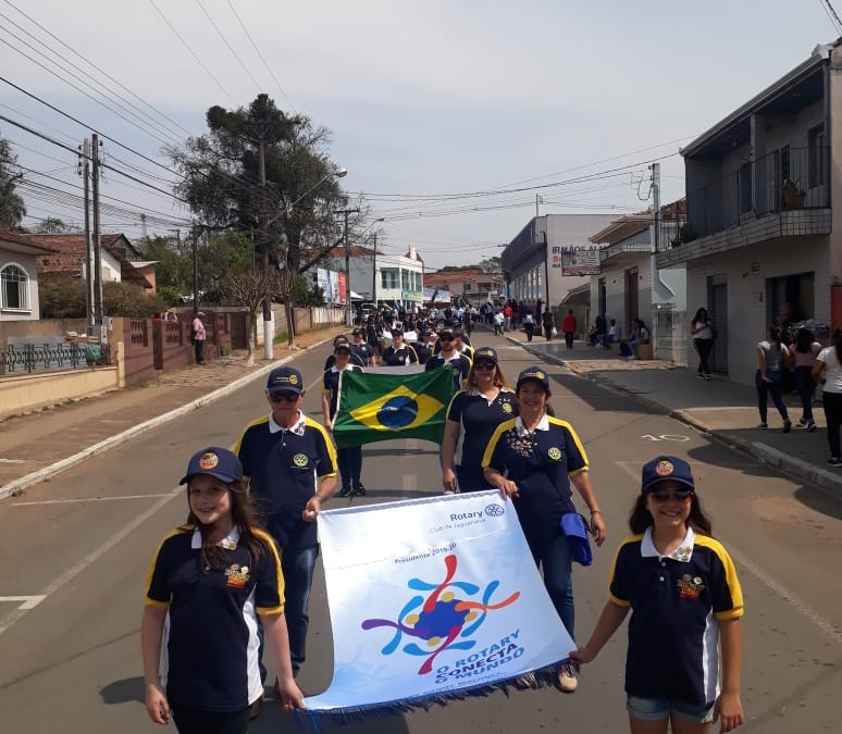Desfile e doação em Jaguariaíva