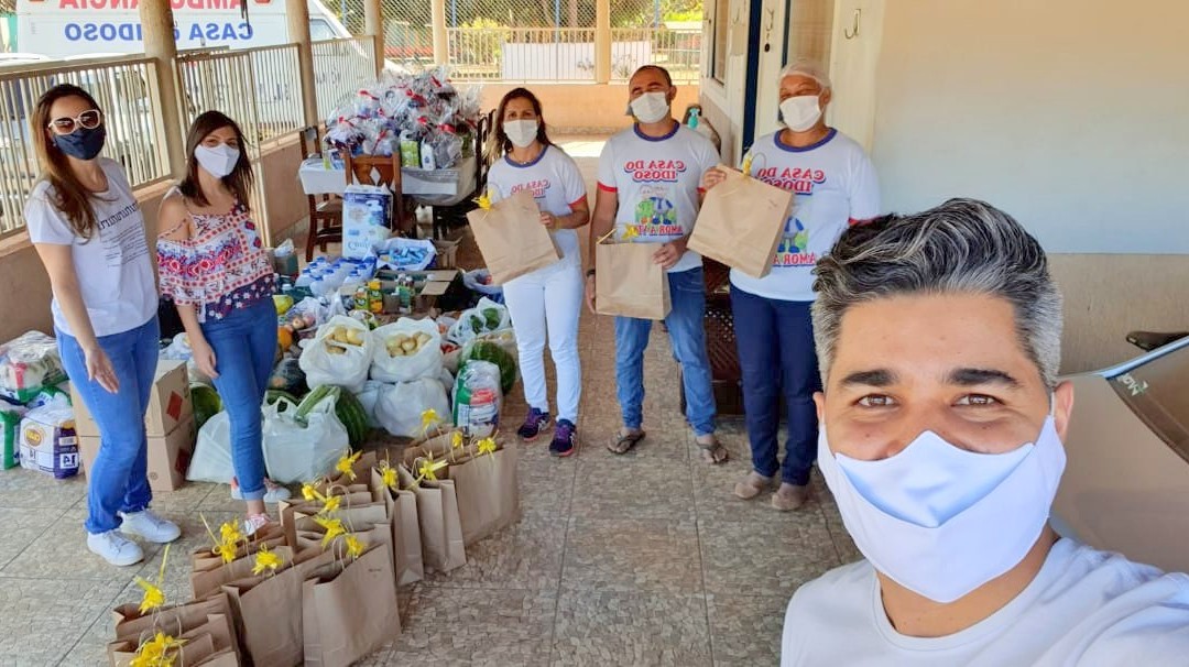 Bazar beneficente e doação de cadeira de rodas