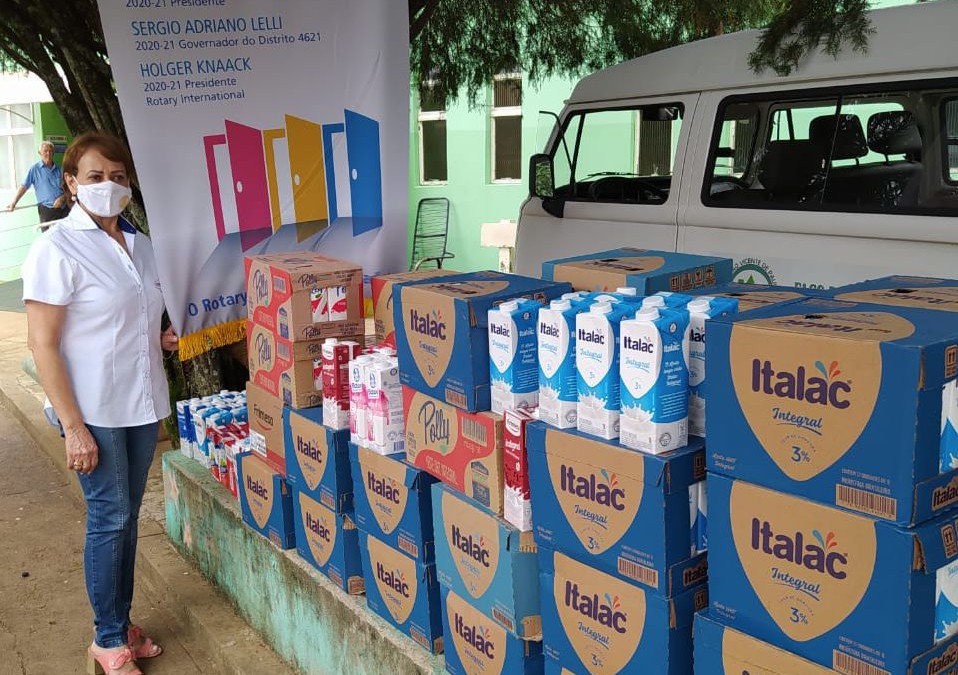 Entrega de leite para asilo
