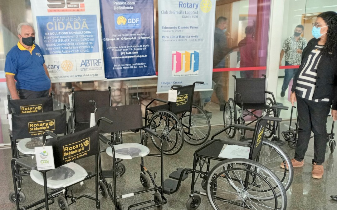 Clube comemora doação de 3.000 cadeiras de rodas