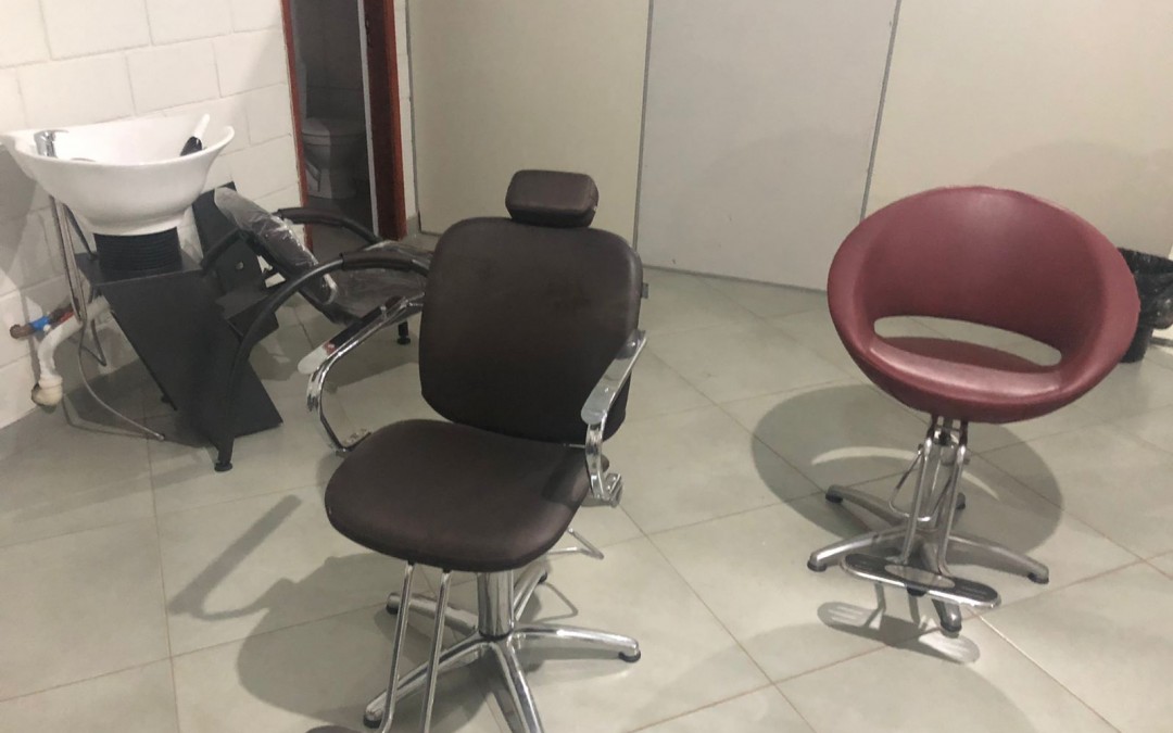 Equipamentos para salão escola e instalação de geladotecas