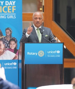 Mehta no Dia do Rotary com o Unicef, em março, na cidade de Nova York, Estados Unidos