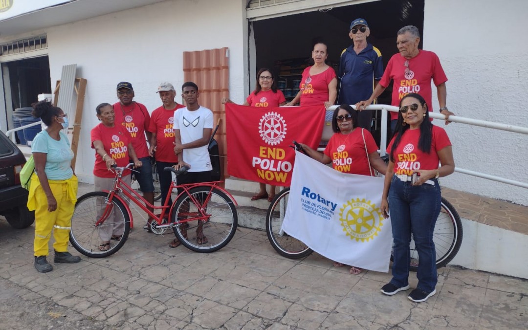 Combate à pólio, empoderamento de meninas e doação de cadeira de rodas