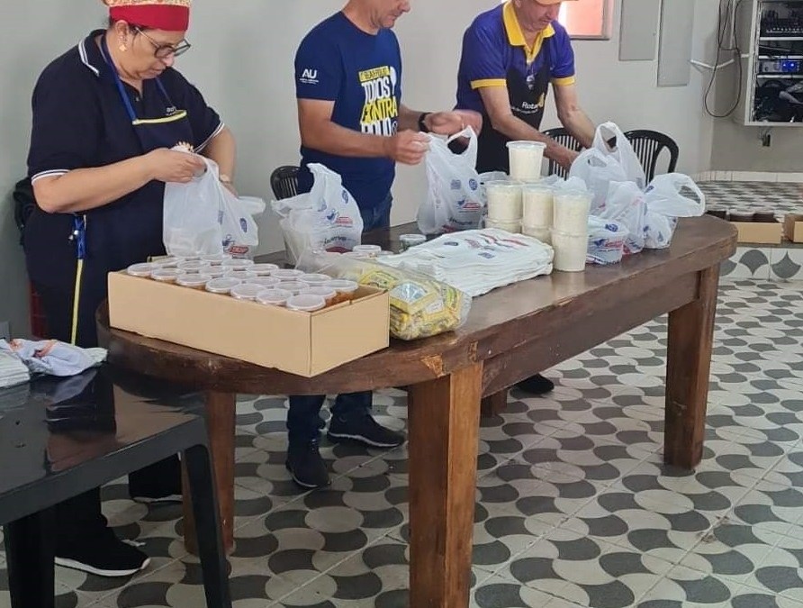 Feijoada e show de prêmios em prol de hospital