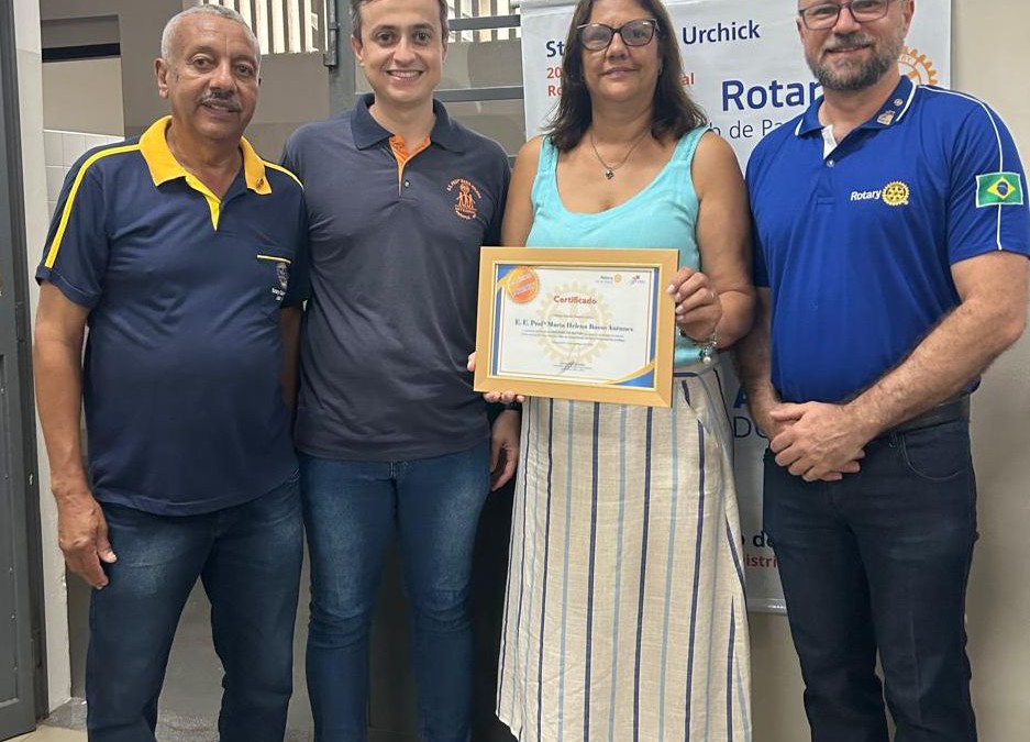 Palestras sobre a paz e entrega de kits com materiais de limpeza