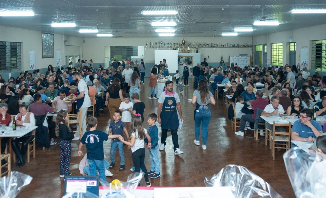 Jantar beneficente e encontro inspirador