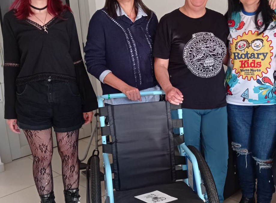 Doação de cadeira de rodas e participação em eventos