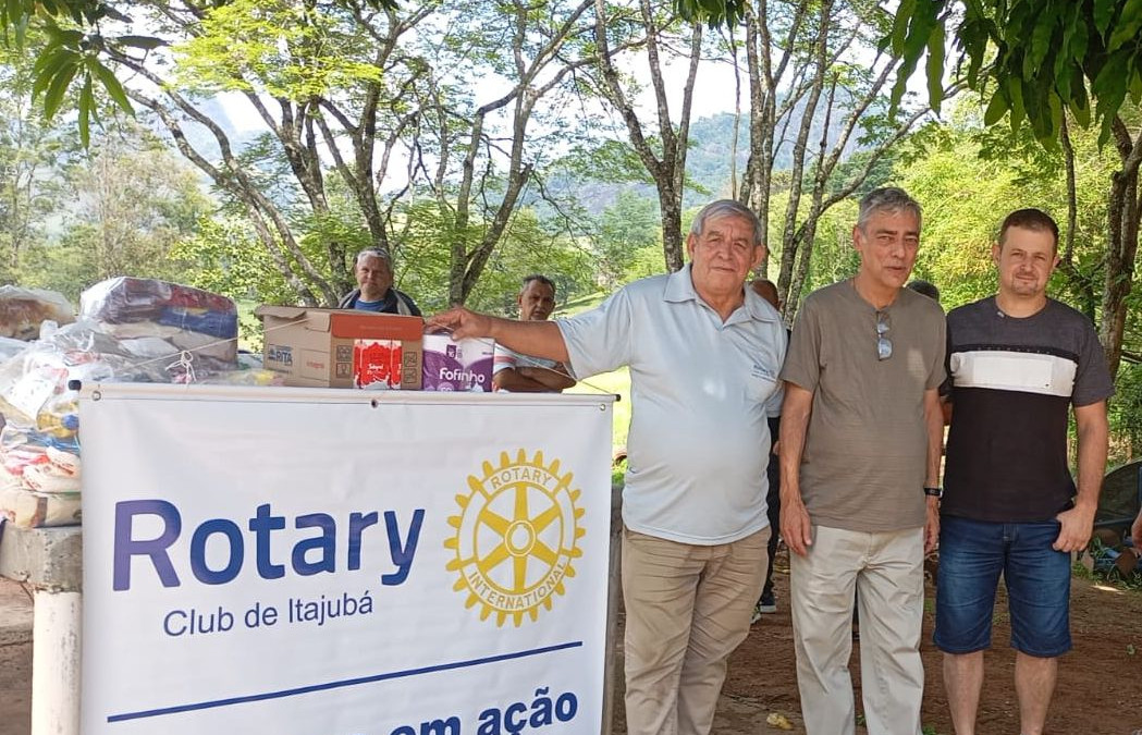 Entrega de alimentos e materiais de limpeza