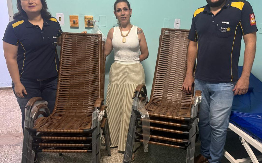 Entrega de cadeiras e evento em prol de projetos sociais