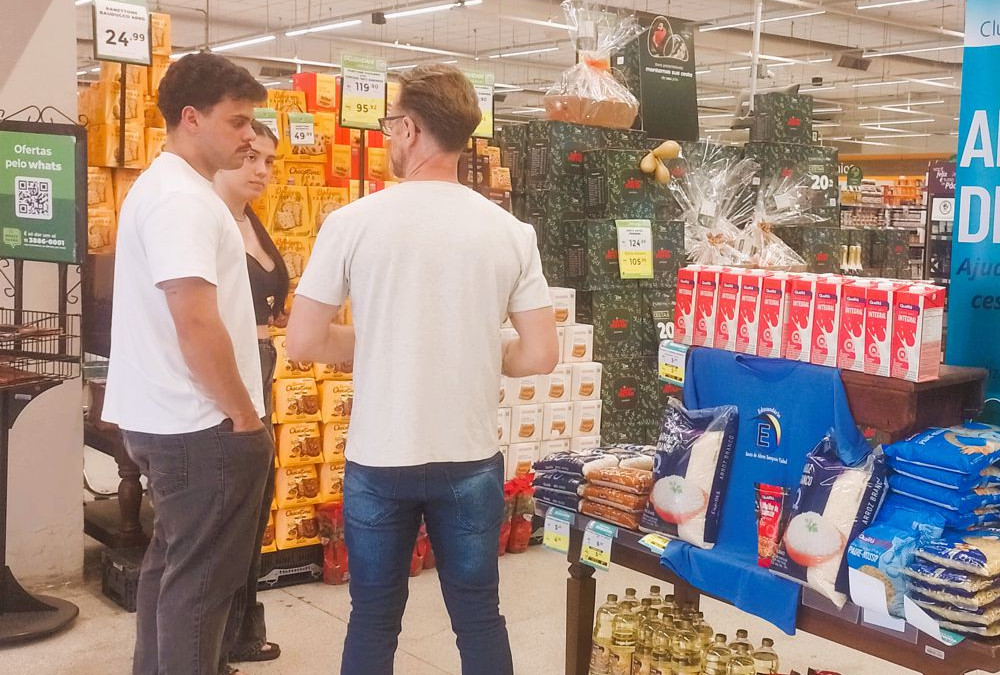 Alimentos para educandário e Dia do Amigo